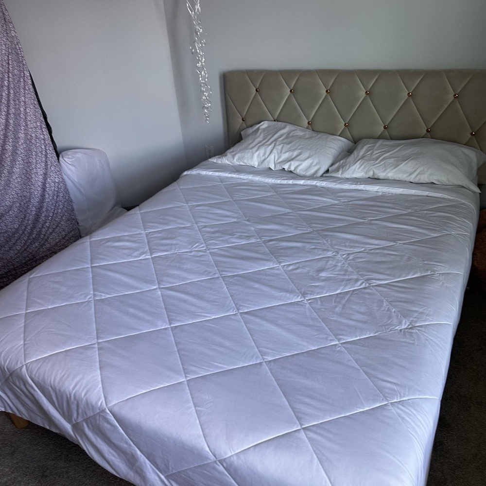 Luxurious White Quilted Bedding Set
